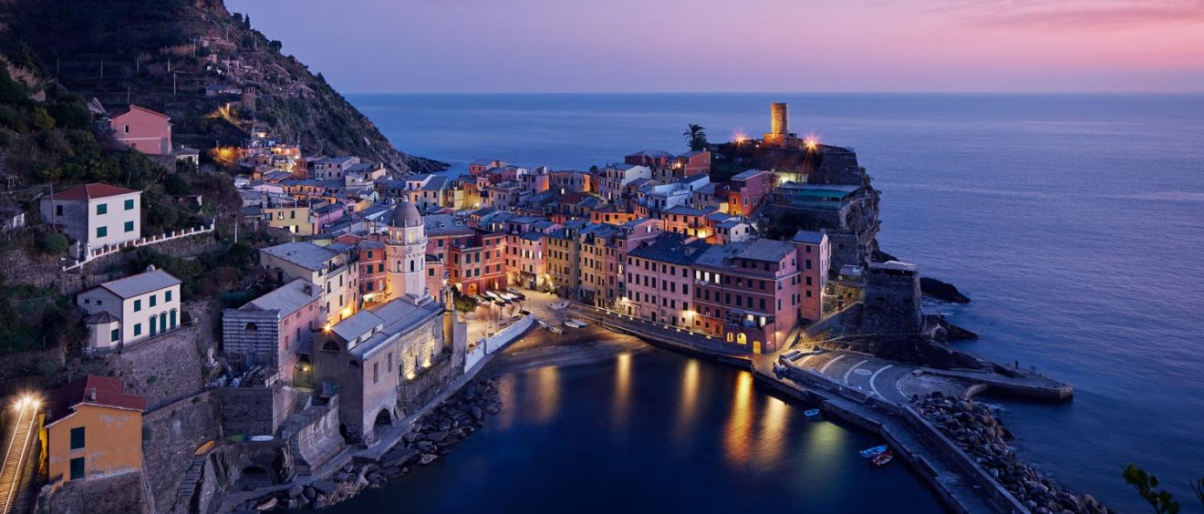 Vernazza Italien - Cinque Terre - Landschaftsfoto - Foto von Dominik Berg